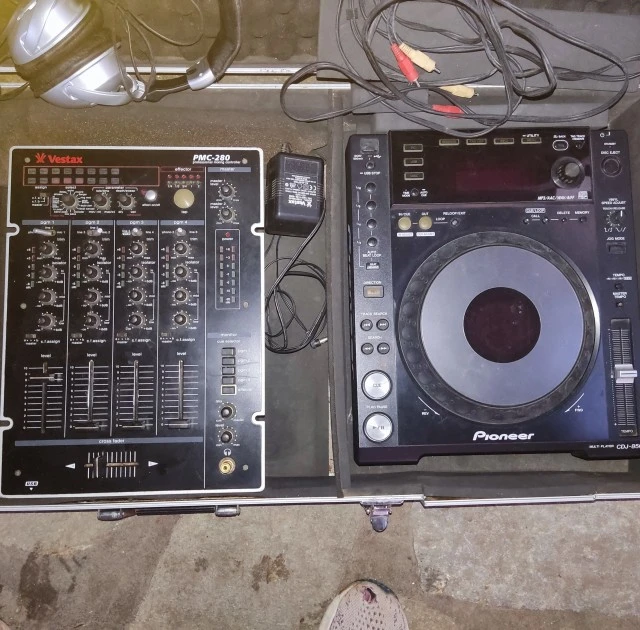Pioneer / Vestax CDJ-850 + PMC-280 DJ Set