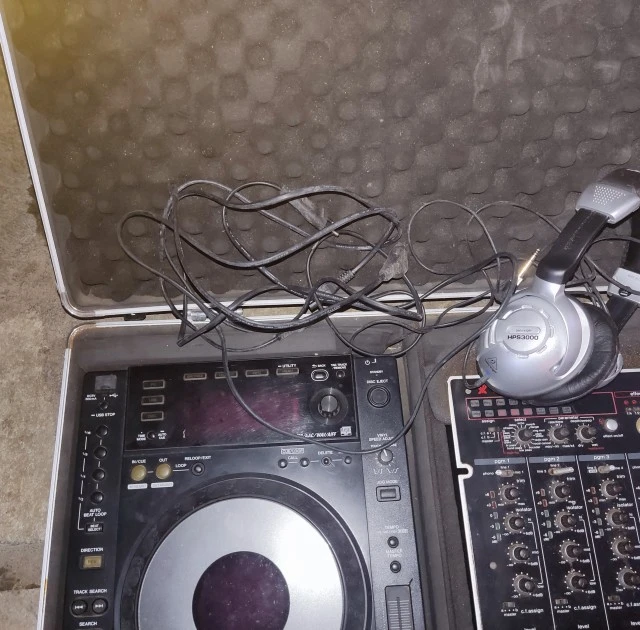 Pioneer / Vestax CDJ-850 + PMC-280 DJ Set