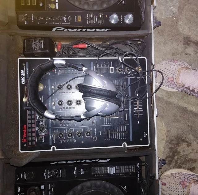 Pioneer / Vestax CDJ-850 + PMC-280 DJ Set