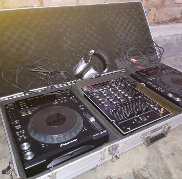 Pioneer / Vestax CDJ-850 + PMC-280 DJ Set