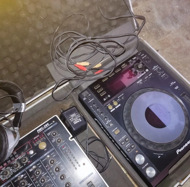 Pioneer / Vestax CDJ-850 + PMC-280 DJ Set