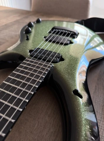 Ernie Ball Music Man Majesty Petrucci Gremlin Sparkle