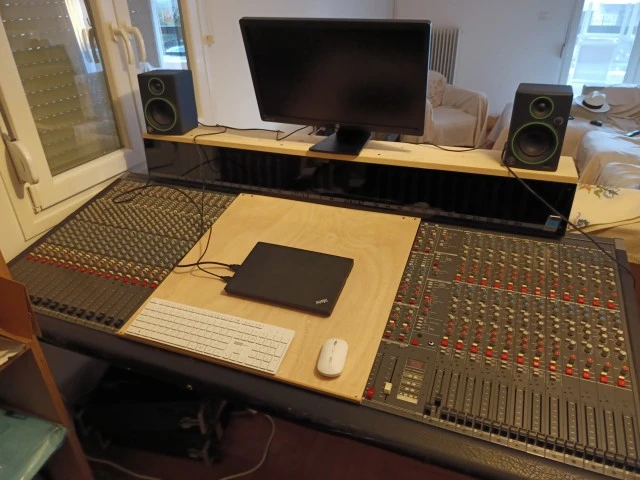 Allen & Heath Saber