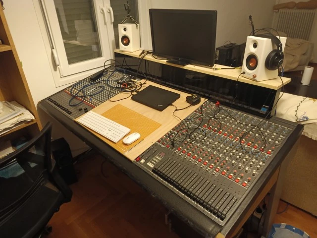 Allen & Heath Saber