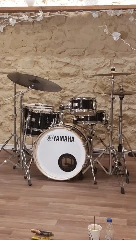 Yamaha Stage Custom Hip + extra floor tom και θήκες