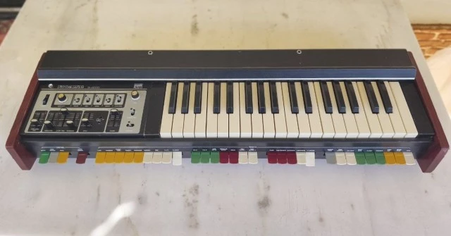 Roland SH-2000