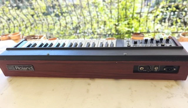 Roland SH-2000