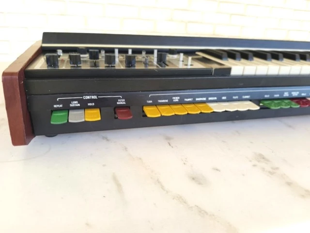 Roland SH-2000