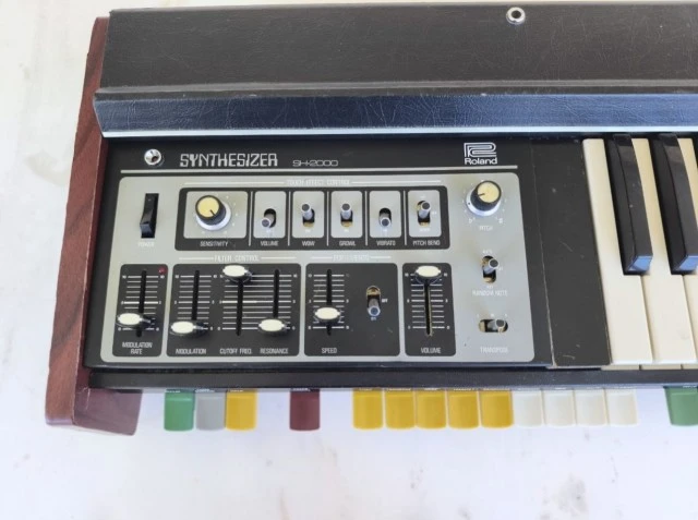 Roland SH-2000