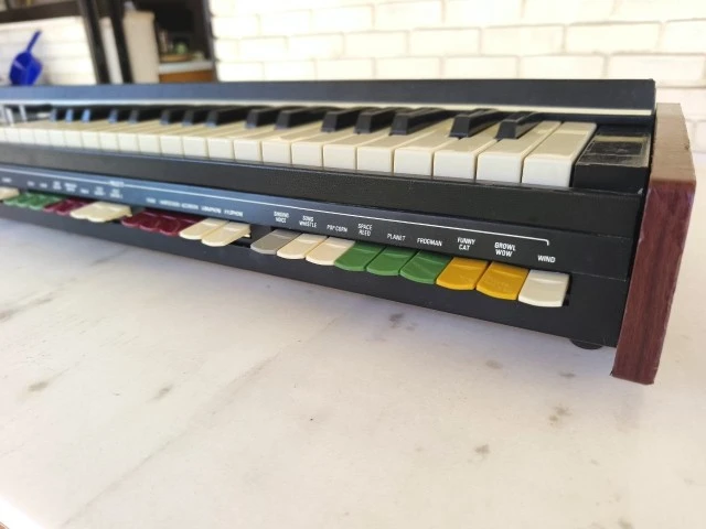 Roland SH-2000