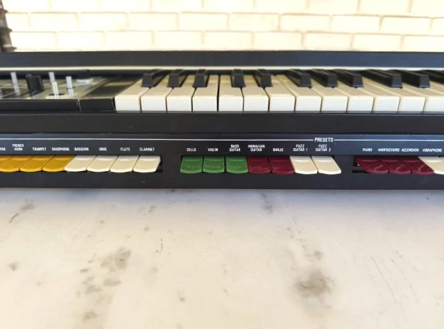 Roland SH-2000