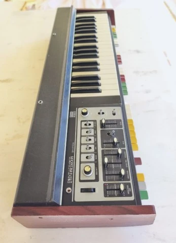 Roland SH-2000
