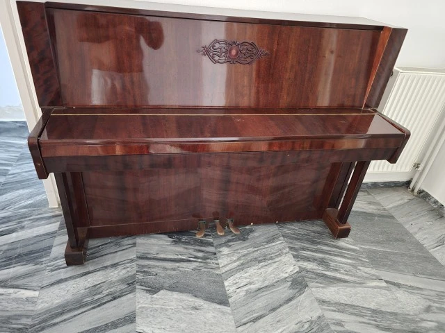 Belarus Belarus Studio Piano