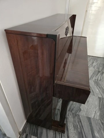 Belarus Belarus Studio Piano