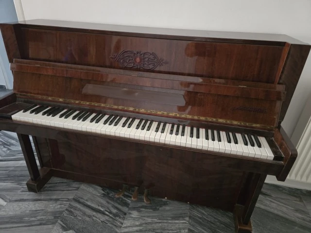 Belarus Belarus Studio Piano
