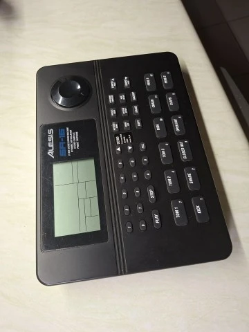 Alesis SR-16