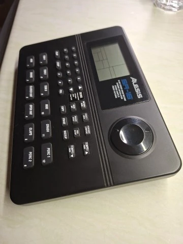 Alesis SR-16