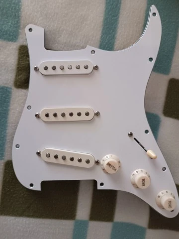 DiMarzio Area Set (Area 58 / Area 58 / Area 61) – Loaded Pickguard Stratocaster