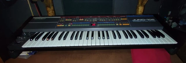 Roland Juno-106
