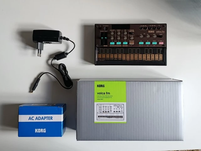 Korg Volca FM2 συνθεσάιζερ με τροφοδοτικό KA-350