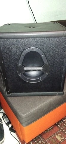 Behringer B1200D-PRO