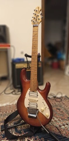 Ernie Ball Music Man Silhouette (1993) – Factory Floyd Rose HSH