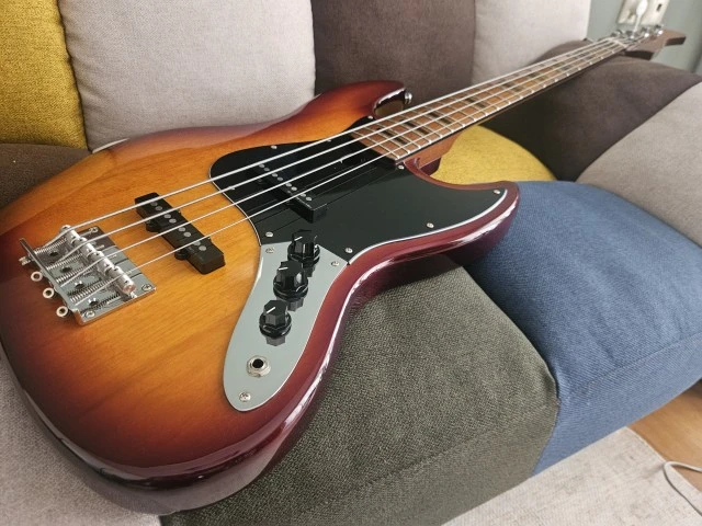 Sire Marcus Miller V5 Vintage Jazz Bass Tobacco Sunburst (2024) - Mint