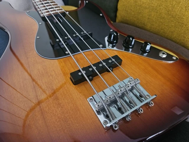 Sire Marcus Miller V5 Vintage Jazz Bass Tobacco Sunburst (2024) - Mint