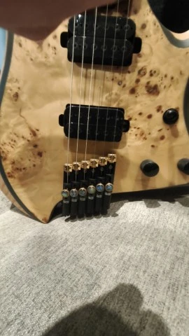 Custom Made Headless Guitar με Fanned Τάστα