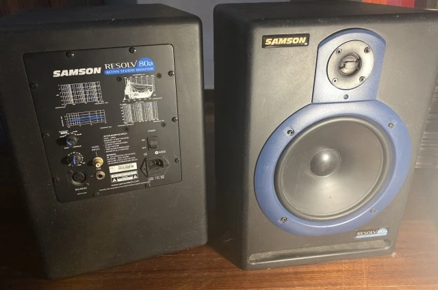 Κονσόλα PEAVEY 1002-8 RQ R/M και 2 Ηχεία SAMSON RESOLV 80a