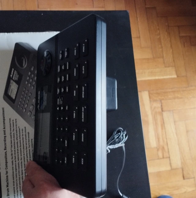 Alesis SR-16