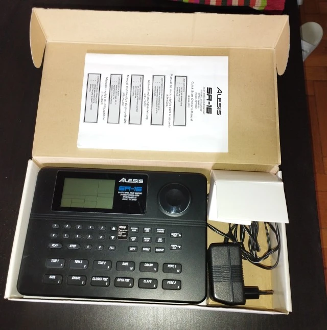 Alesis SR-16
