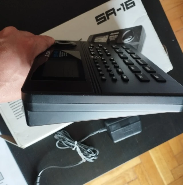 Alesis SR-16