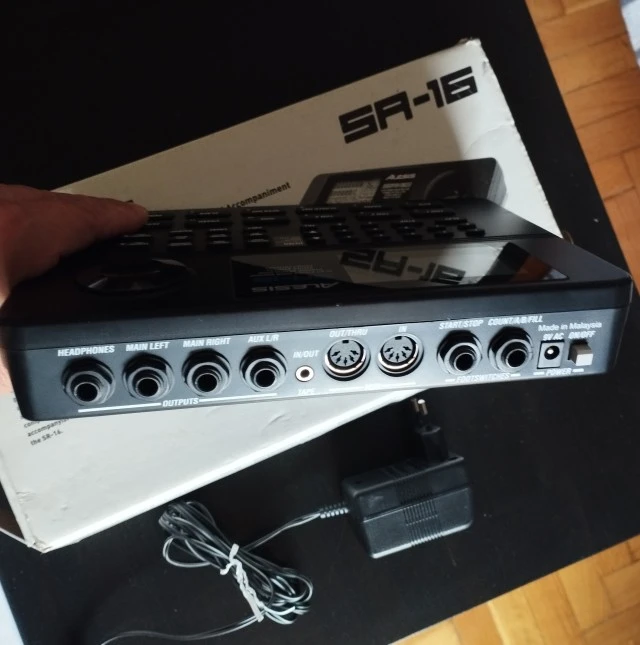 Alesis SR-16