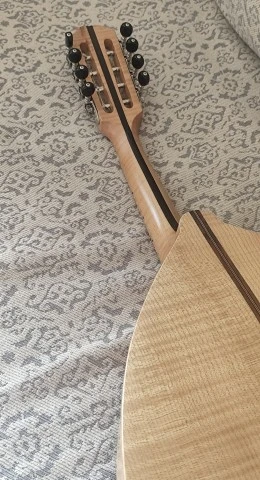 Πλακέ κρητικό μαντολίνο Κελεμπεκι σγουρό