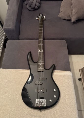 Ibanez GSR200