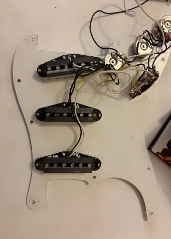 Loaded Pickguard για Fender Stratocaster