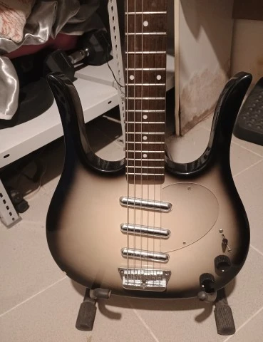 Danelectro Longhorn 3-Pickups + θήκη