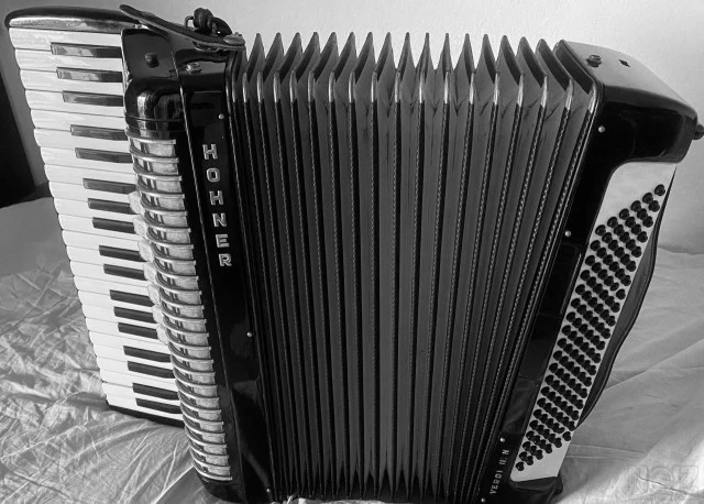 ΑΚΟΡΝΤΕΟΝ Hohner 120 bass Keys  - Γερμαν