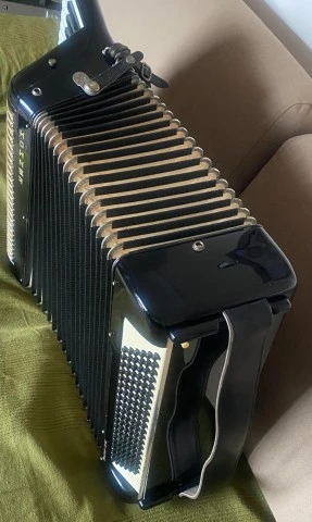 ΑΚΟΡΝΤΕΟΝ Hohner 120 bass Keys  - Γερμαν