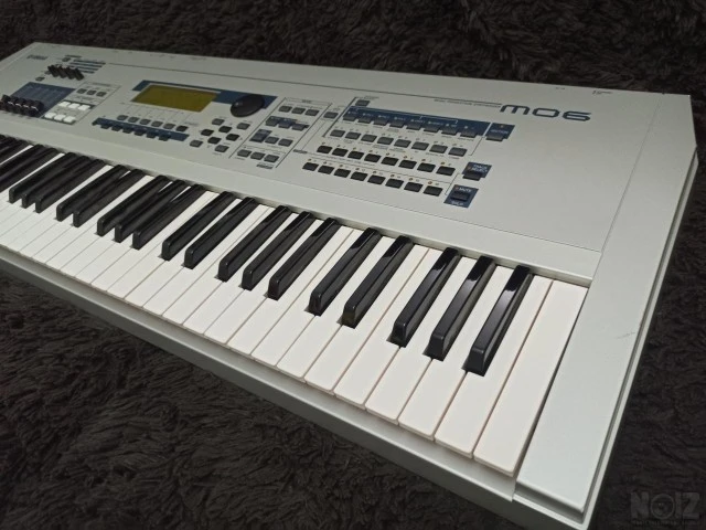 Yamaha MO6 Workstation Synth