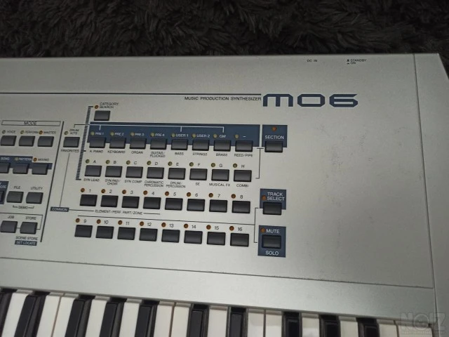 Yamaha MO6 Workstation Synth