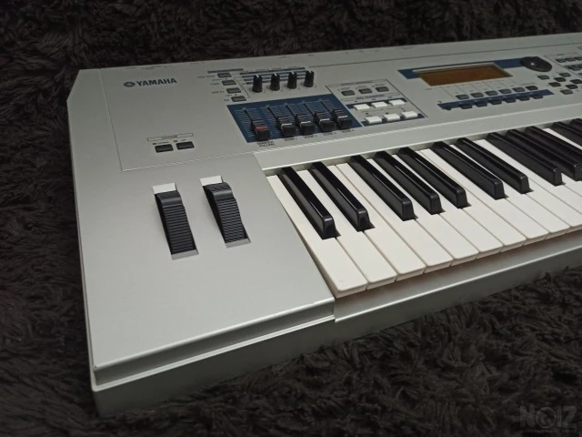 Yamaha MO6 Workstation Synth