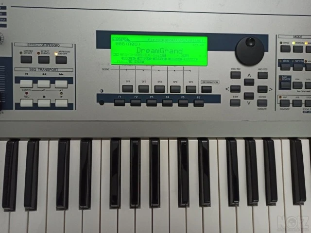 Yamaha MO6 Workstation Synth