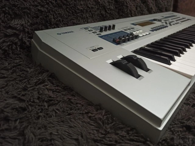 Yamaha MO6 Workstation Synth