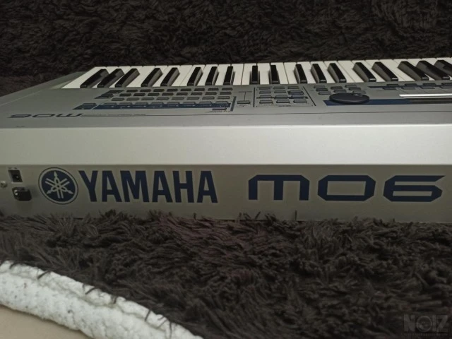 Yamaha MO6 Workstation Synth