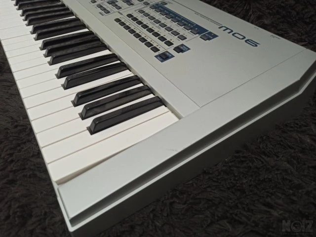Yamaha MO6 Workstation Synth