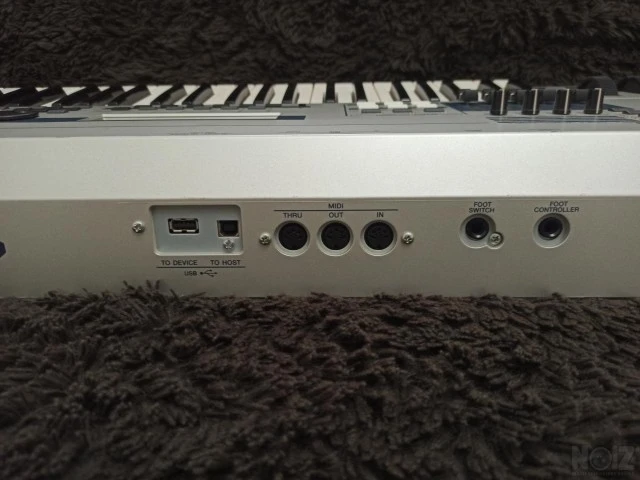 Yamaha MO6 Workstation Synth