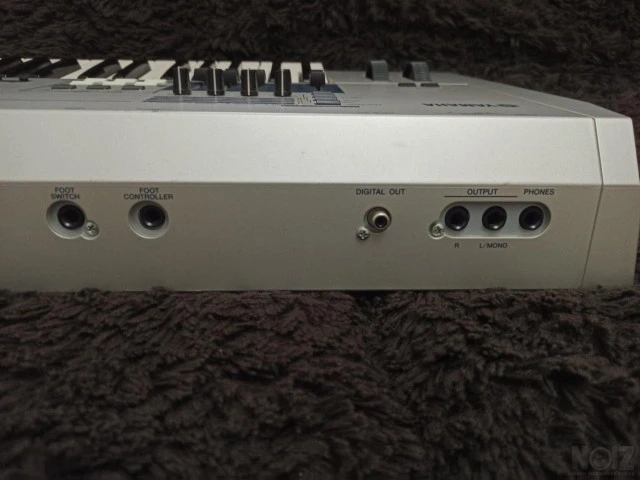 Yamaha MO6 Workstation Synth