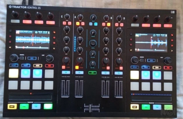 Traktor Kontrol S5 4-Channel DJ Controll